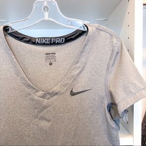 nike pro dri-FIT t-shirt (grey, small)
